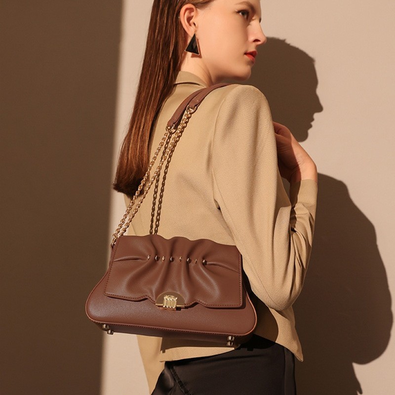 Minimally designed Maillard style pleated small bag, light luxury shoulder bag